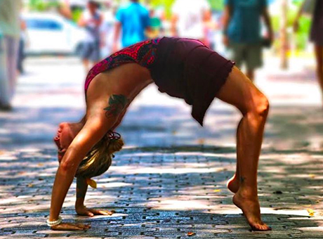 chakrasana-posizione-yoga-ponte