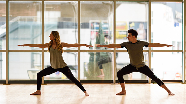 posizioni-yoga-coppia