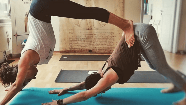 posizioni-yoga-coppia-difficili