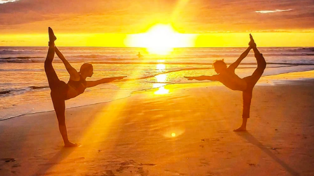 posizioni-yoga-coppia-difficili