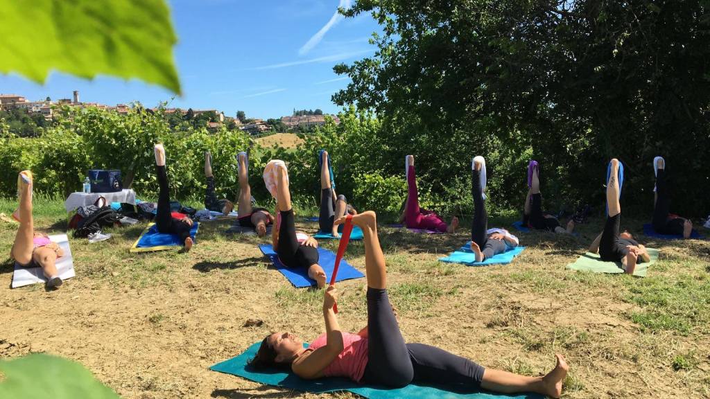 Michela, Giorgia e un grappolo di&nbsp;yoga