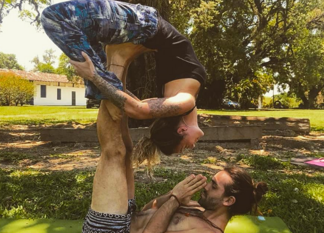 posizioni-yoga-coppia