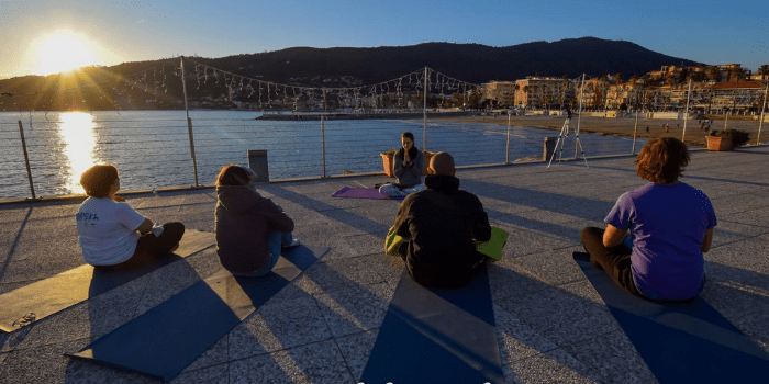 Mollo tutto e faccio yoga: Alice e lo YogaVan Tour