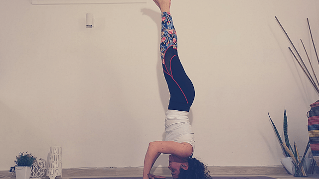 kapalasana-verticale-yoga-testa